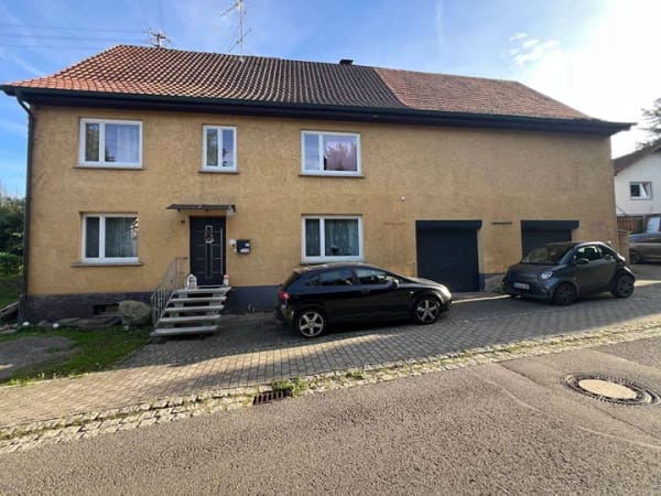 Immobilie in Krauchenwies - Großes Grundstück, schöne Lage, neue Einbauküche, 2 große Garagen, warten auf den letzten Schliff. - Bild 2