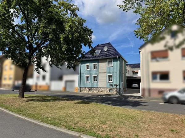 Immobilie in Langgöns - Zwei Häuser, ein Grundstück – vielseitiges Zweifamilienhaus mit großem Garten in Langgöns - Bild 0
