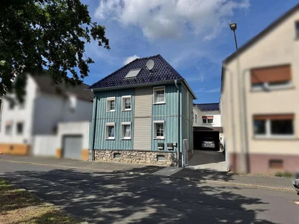 Immobilie in Langgöns - Zwei Häuser, ein Grundstück – vielseitiges Zweifamilienhaus mit großem Garten in Langgöns - Bild 1