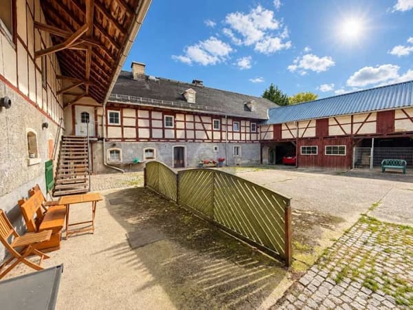 Immobilie in Saalburg-Ebersdorf - PROVISIONSFREI* – Wenn ein großer Garten einfach nicht groß genug ist: Hof mit 2,5 Hektar! - Bild 1