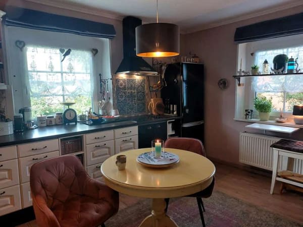 Immobilie in Oberviechtach - Liebevoll gestaltetes 10-Zimmer-Idyll mit Nebengebäude, Werkstatt & Naturgarten, provisionsfrei - Bild 2