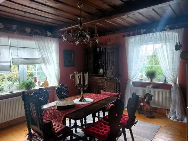 Immobilie in Oberviechtach - Liebevoll gestaltetes 10-Zimmer-Idyll mit Nebengebäude, Werkstatt & Naturgarten, provisionsfrei - Bild 3