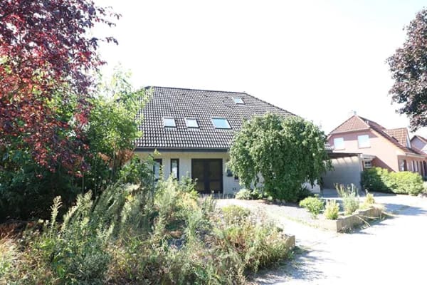 Immobilie in Cloppenburg - Teilmodernisiertes, familiengerechtes Wohnhaus mit Einliegerwohnung, Carport und großem Garten  - Bild 0
