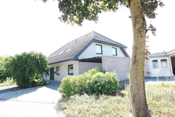Immobilie in Cloppenburg - Teilmodernisiertes, familiengerechtes Wohnhaus mit Einliegerwohnung, Carport und großem Garten  - Bild 1