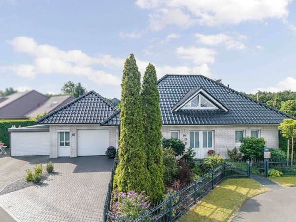 Immobilie in Walchum - Ankommen im Norden - gepflegtes Einfamilienhaus in ruhiger Lage mit Wintergarten & Gartenidylle - Bild 1