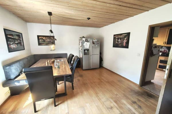 Immobilie in Engelsberg - Großzügiges Einfamilienhaus mit Kaminofen, Doppelgarage und vielseitigem Raumangebot - Bild 2