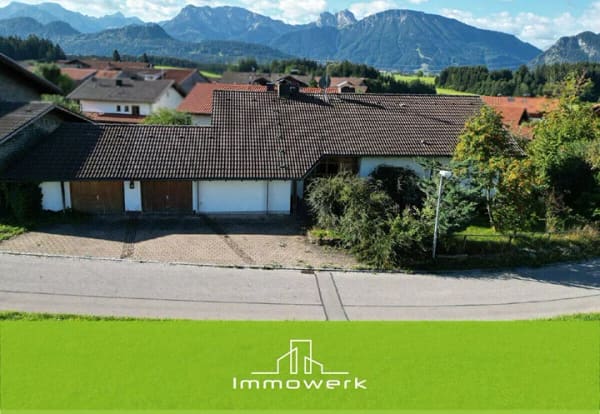 Immobilie in Eisenberg - Architektur mit Charakter: Großzügiges Einfamilienhaus in Ortsrandlage mit Wintergarten und Sauna - Bild 0