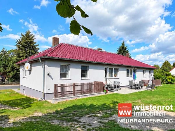 Immobilie in Anklam - AUCH FÜR ZWEI FAMILIEN: BUNGALOW MIT EINBAUKÜCHE + KAMINÖFEN + VOLLKELLER GARAGE + BAUGRUNDSTÜCK - Bild 0