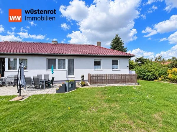 Immobilie in Anklam - AUCH FÜR ZWEI FAMILIEN: BUNGALOW MIT EINBAUKÜCHE + KAMINÖFEN + VOLLKELLER GARAGE + BAUGRUNDSTÜCK - Bild 4