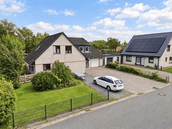 Immobilie in Lunden - Viel Raum, viel Garten, viel Zukunft – Zusammen wohnen. Für sich sein. Ein Zuhause mit viel Platz. - Bild 1