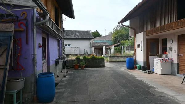 Immobilie in Östringen - Gepflegtes Einfamilienhaus mit Garten, Innenhof und Ausbaureserve im Dachgeschoss - Bild 1