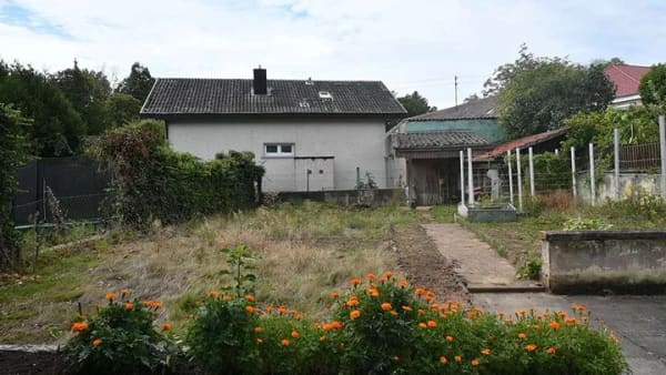 Immobilie in Östringen - Gepflegtes Einfamilienhaus mit Garten, Innenhof und Ausbaureserve im Dachgeschoss - Bild 2