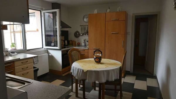 Immobilie in Östringen - Gepflegtes Einfamilienhaus mit Garten, Innenhof und Ausbaureserve im Dachgeschoss - Bild 3