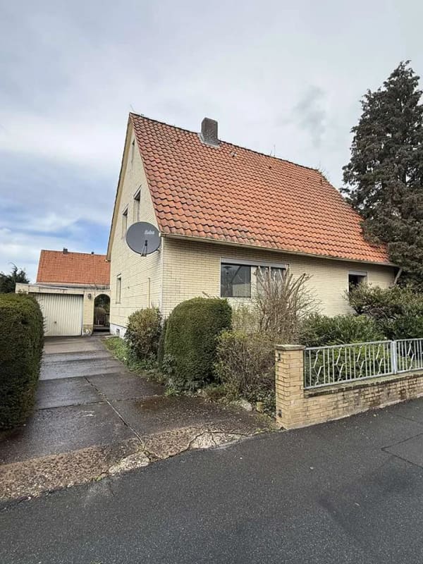 Immobilie in Elze - Freistehendes Einfamilienhaus mit großem Garten in ruhiger Lage von Elze - Bild 0