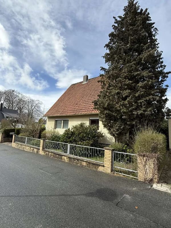 Immobilie in Elze - Freistehendes Einfamilienhaus mit großem Garten in ruhiger Lage von Elze - Bild 1