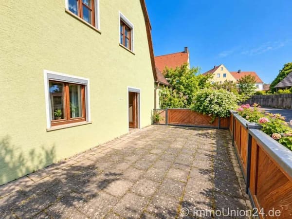 Immobilie in Spalt - Renovierungsbedürftiger RESTHOF mit großer Scheune/Werkstatt und 3 Garagen für 309.000 EUR - Bild 1