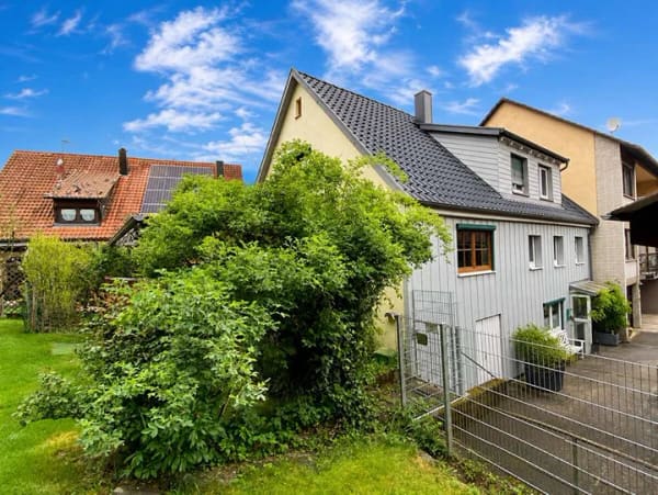 Immobilie in Steinheim an der Murr - Modernisiertes 2-Fam.-Haus plus Einliegerwohnung, Garten und Innenhof zum Wohnen und/oder vermieten - Bild 0