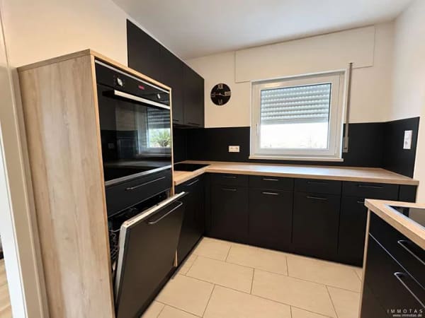 Immobilie in Sankt Sebastian - Gepflegtes Dreifamilienhaus mit Balkonen und solider Vermietung in Sankt Sebastian - Bild 2