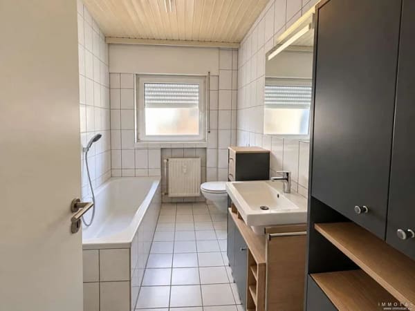 Immobilie in Sankt Sebastian - Gepflegtes Dreifamilienhaus mit Balkonen und solider Vermietung in Sankt Sebastian - Bild 3