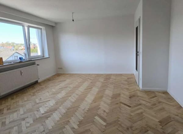 Immobilie in Dasing - Bezugsfreie kernsanierte 3ZKB DG m Garten, Garage, 2 Stellp & PV-Anlage - Bild 0