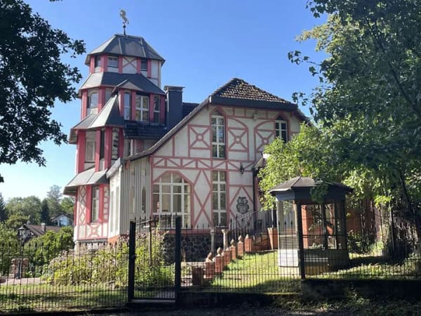 Immobilie in Steinau an der Straße - Ihr Märchenschloss im Kinzigtal: Charakterstarker Fachwerk-Turmbau, bereit für sein nächste Kapitel - Bild 2