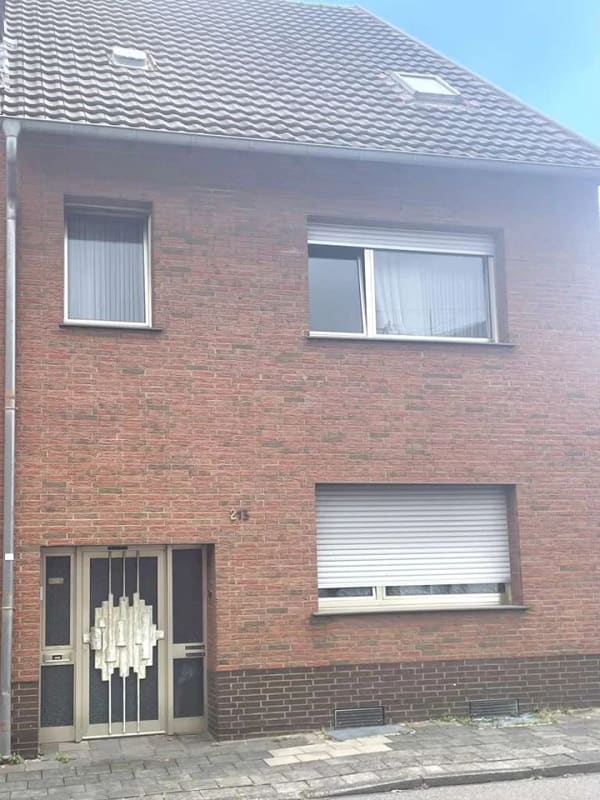 Immobilie in Troisdorf - Einfamilienhaus mit Einliegerwohnung - Bild 0