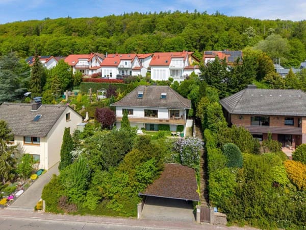 Immobilie in Niedernhausen - Einfamilienhaus mit Einliegerwohnung Wohnfläche 247 m2 mit Traumblick in Niedernhausen-Engenhahn - Bild 2