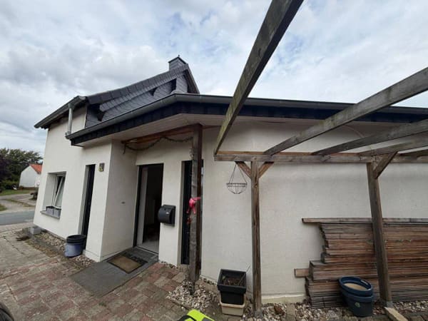 Immobilie in Harsum - Gepflegtes Einfamilienhaus mit Teilneubau, Solarthermie und Carport in Hönnersum - Bild 0
