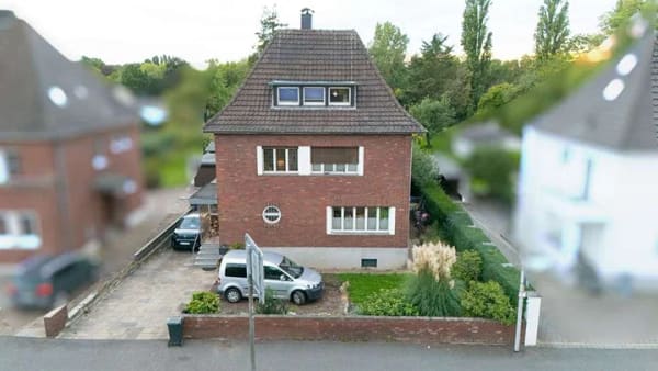 Immobilie in Jülich - Freistehende Stadtvilla in Jülich mit parkähnlichem Grundstück - Bild 1