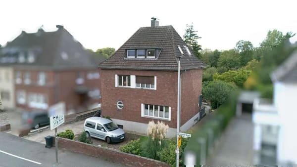 Immobilie in Jülich - Freistehende Stadtvilla in Jülich mit parkähnlichem Grundstück - Bild 2
