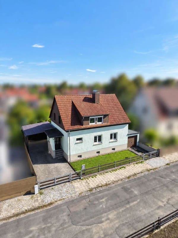 Immobilie in Sömmerda - Freistehendes Familienhaus mit 6 Zimmern und großem Garten in Sömmerda - Bild 0