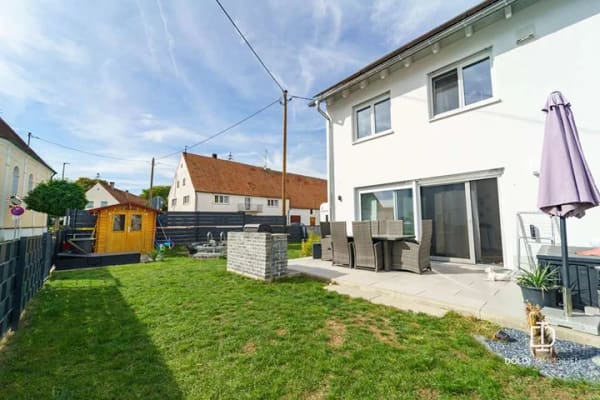 Immobilie in Blindheim - Neuwertige Doppelhaushälfte mit Südwestgarten, Photovoltaik und Energieklasse A+ - Bild 1