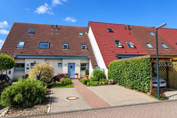 Immobilie in Elmenhorst/Lichtenhagen - Jeden Tag ein bisschen Urlaub - Gemütliches RMH mit 126 m² Wohlfühlfläche und 2 Pkw-Stellplätzen. - Bild 1