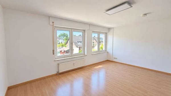 Immobilie in Dormagen - Gepflegtes 4-Familienhaus mit 300 m² Wohnfläche, PV-Anlage & Mietsteigerungspotenzial - Bild 1