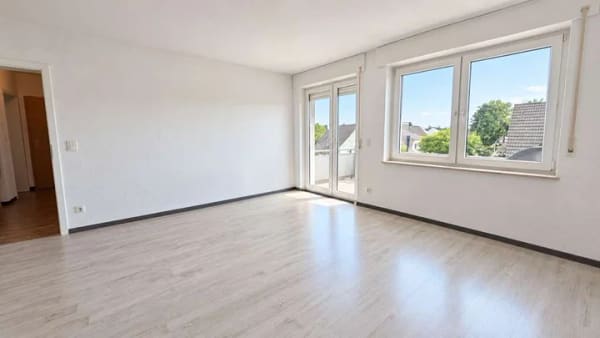 Immobilie in Dormagen - Gepflegtes 4-Familienhaus mit 300 m² Wohnfläche, PV-Anlage & Mietsteigerungspotenzial - Bild 2