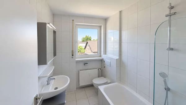 Immobilie in Dormagen - Gepflegtes 4-Familienhaus mit 300 m² Wohnfläche, PV-Anlage & Mietsteigerungspotenzial - Bild 3