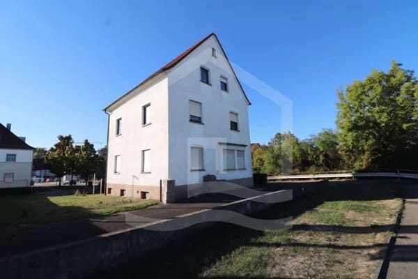 Immobilie in Neckarsulm - Mehrfamilienhaus mit 3 Wohneinheiten und großem Sanierungspotenzial in Neckarsulm im Bieterverfahren - Bild 0