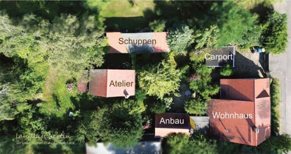 Immobilie in Letschin - Landhaus, Ateliergebäude und schön angelegter Garten am Dorfrand, unweit der Oder und einer Badestelle - Bild 1