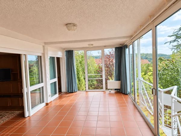 Immobilie in Losheim am See - Ein Anwesen voller Möglichkeiten in Losheim-Hausbach – 448 m² Wohnfläche, Fernblick, Wellness & 3 Garagen - Bild 3