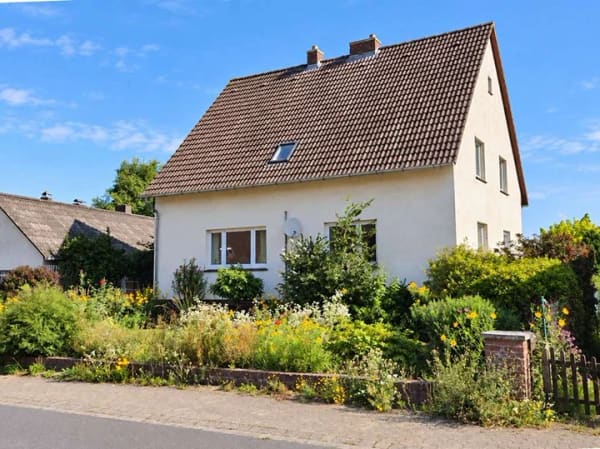 Immobilie in Vordorf - Licht, Raum & Rendite: großzügiges Einfamilienhaus mit Nebengebäude und flexiblen Mieteinnahmen - Bild 0