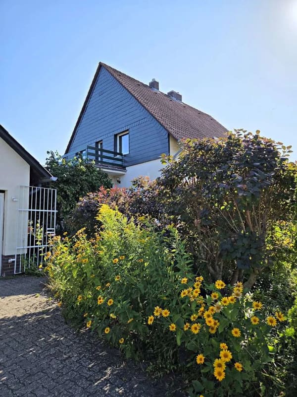 Immobilie in Vordorf - Licht, Raum & Rendite: großzügiges Einfamilienhaus mit Nebengebäude und flexiblen Mieteinnahmen - Bild 1