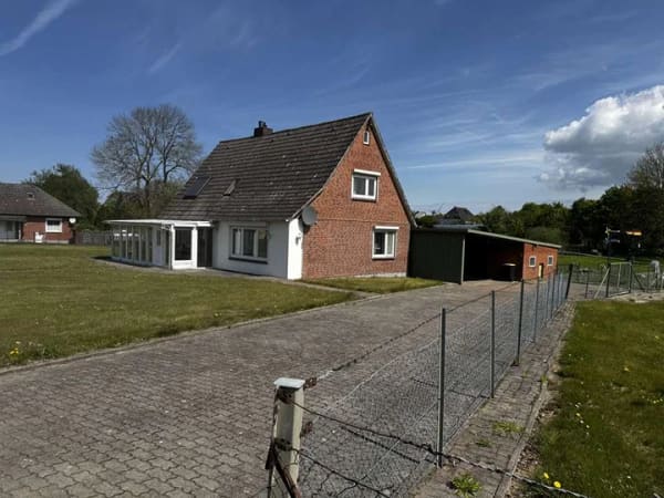 Immobilie in Kabelhorst - Solides Einfamilienhaus mit großem Garten, Doppelgarage und Werkstatt - Bild 0