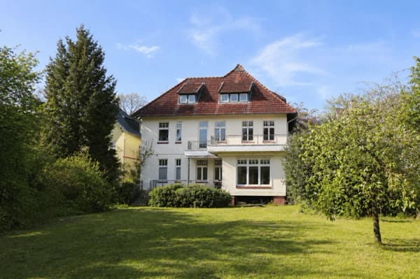 Immobilie in Bad Schwartau - Einzigartige Villa mit viel Raum zum Wohnen und Leben - Bild 1