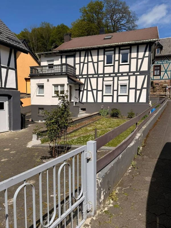 Immobilie in Dillenburg - Grosses Haus mit kleinen Garten - Bild 0