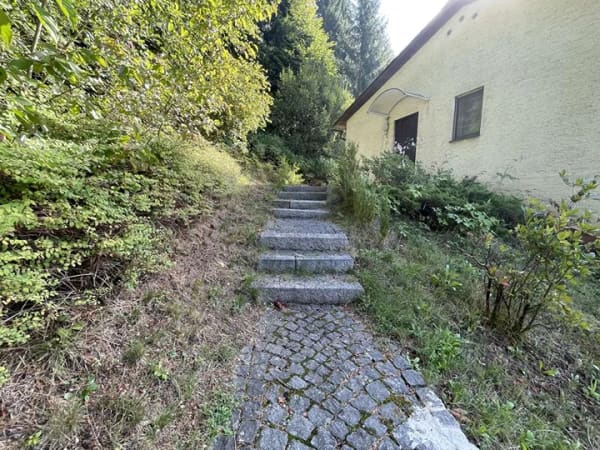 Immobilie in Georgenberg - Idyllische Waldrandlage in beschaulicher Ortschaft - Zweifamilienhaus mit Potenzial - Bild 3