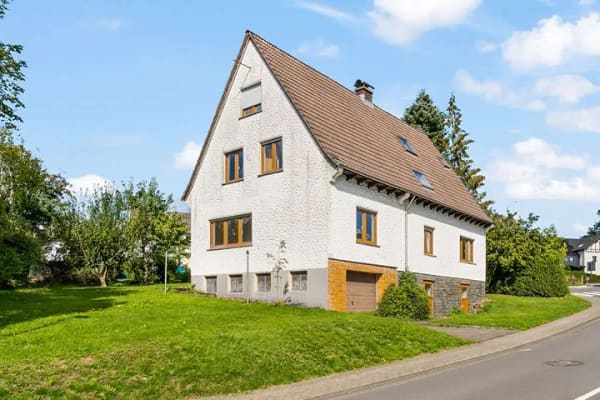 Immobilie in Wenden - Ihr neues Zuhause in Hünsborn: Solide, bezugsbereit und mit zusätzlichen Garagen! - Bild 3