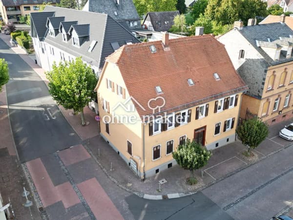 Immobilie in Friedrichsdorf - Ehemaliges Rat-/Schulhaus, denkmalgeschützes Mehrfamilienhaus in Friedrichsdorf - Bild 0