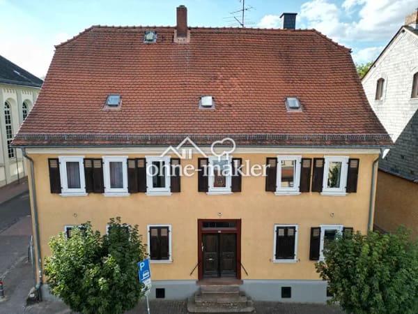Immobilie in Friedrichsdorf - Ehemaliges Rat-/Schulhaus, denkmalgeschützes Mehrfamilienhaus in Friedrichsdorf - Bild 1