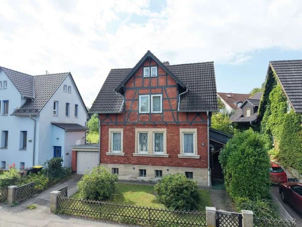 Immobilie in Coburg - Charmantes Ein- bis Zweifamilienhaus in beliebter Stadtlage nähe Hochschule! - Bild 0