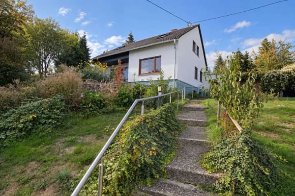 Immobilie in Girod - Einfamilienhaus mit großzügigem Gartengrundstück und individuellem Gestaltungspotenzial - Bild 0